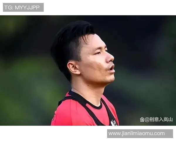 现在哪位国际足球明星正在成都进行训练或参加活动引发球迷热议